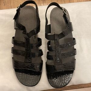SAS ALLEGRO BLACK CROC SANDALS.  NEW